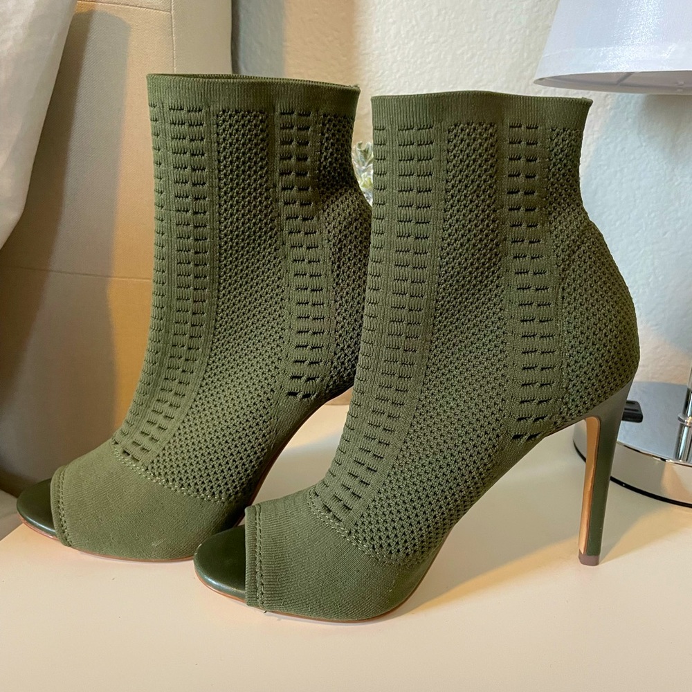 Steve Madden Olive Boots